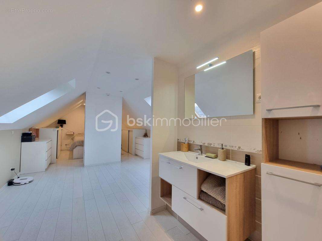 Maison à MONTIGNY-LENCOUP