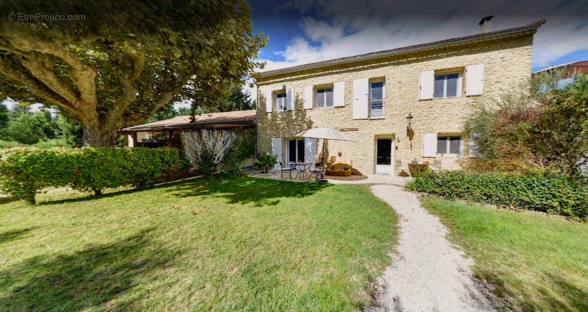 Maison à L'ISLE-SUR-LA-SORGUE
