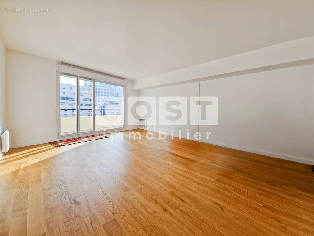Appartement à COURBEVOIE