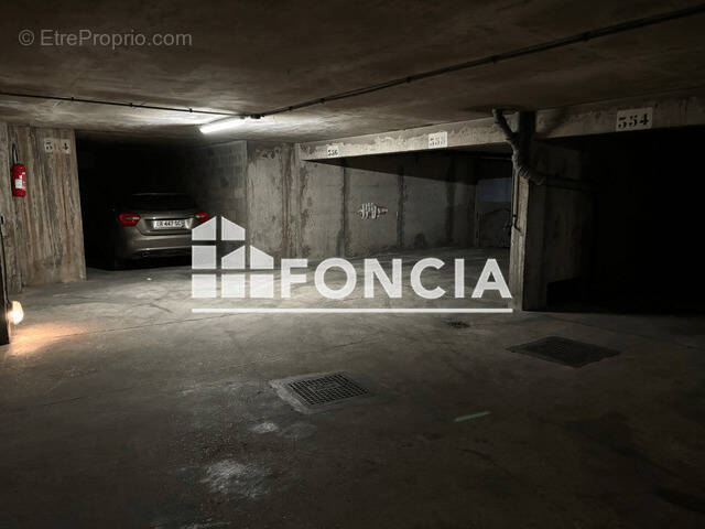 Parking à PARIS-15E