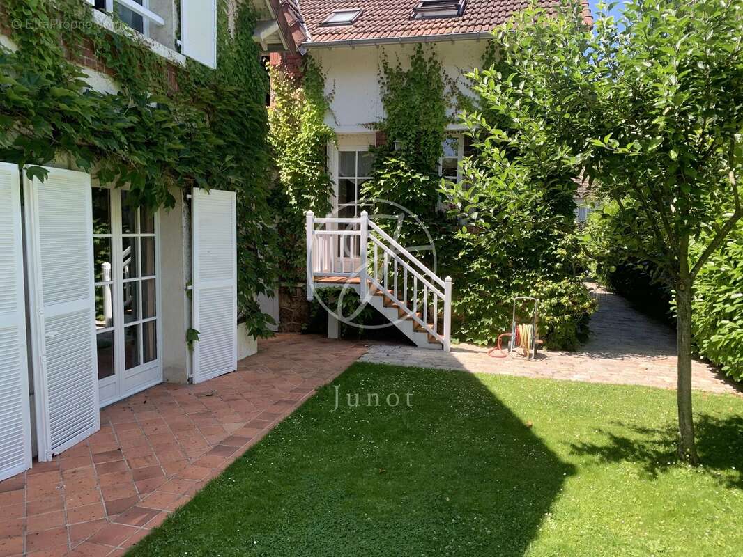 Maison à LE VESINET