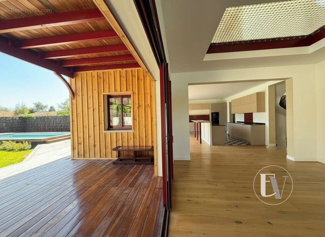 Maison 341 m² à Saint-Aubin-De-Medoc  - photo 6
