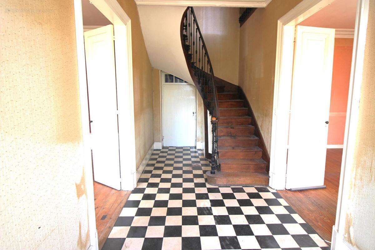 Maison à JARNAC-CHAMPAGNE