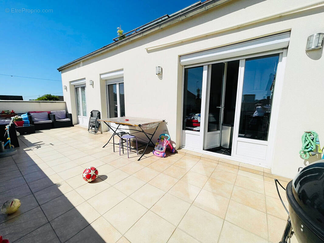 Appartement à SARTROUVILLE