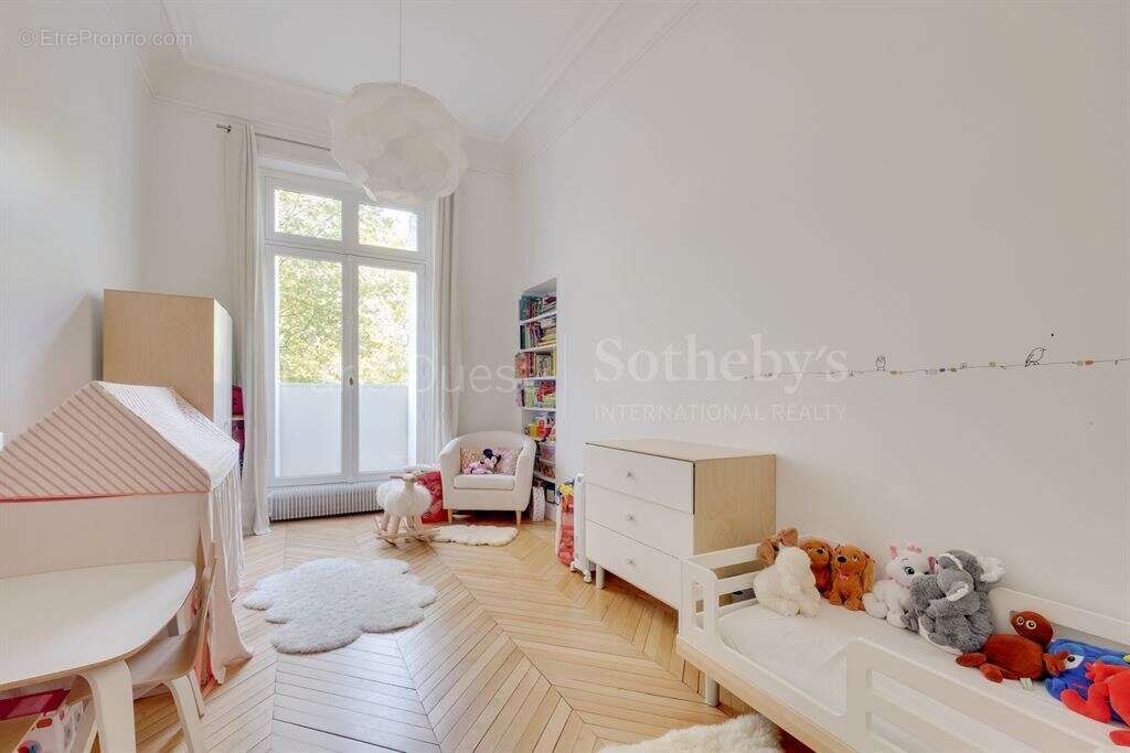 Appartement à PARIS-16E