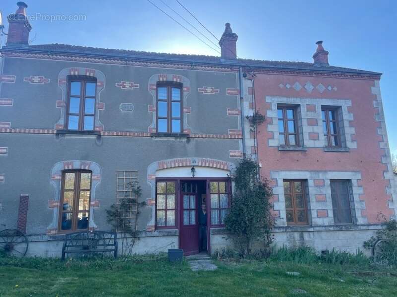 Maison à LA CELLE-DUNOISE