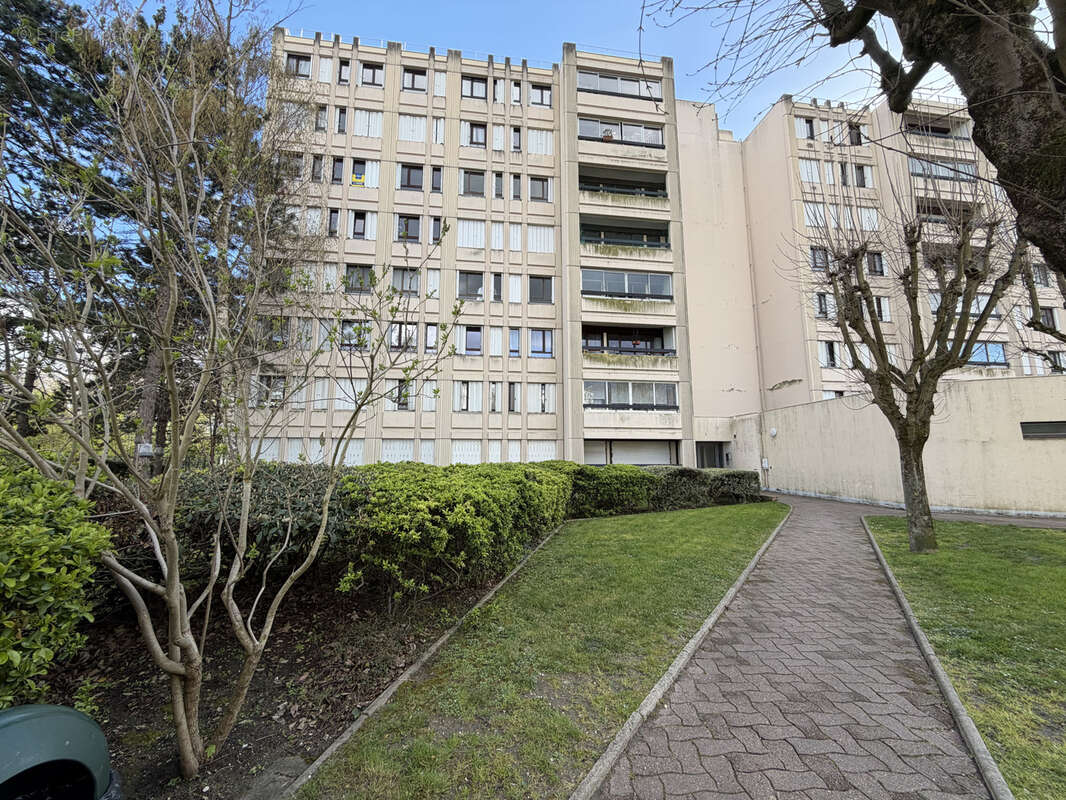 Appartement à SARTROUVILLE