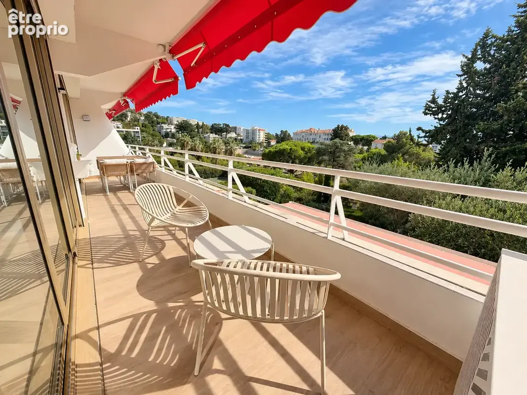 Cannes bas montfleury rare ! t3 85m2 refait à neuf vue mer terrasse 15m2 sud double garage cave - photo 2