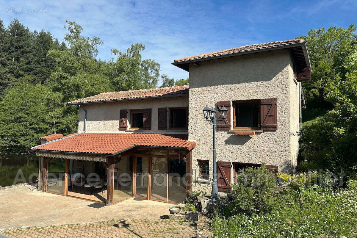 Maison 155 m² à Matour  - photo 2