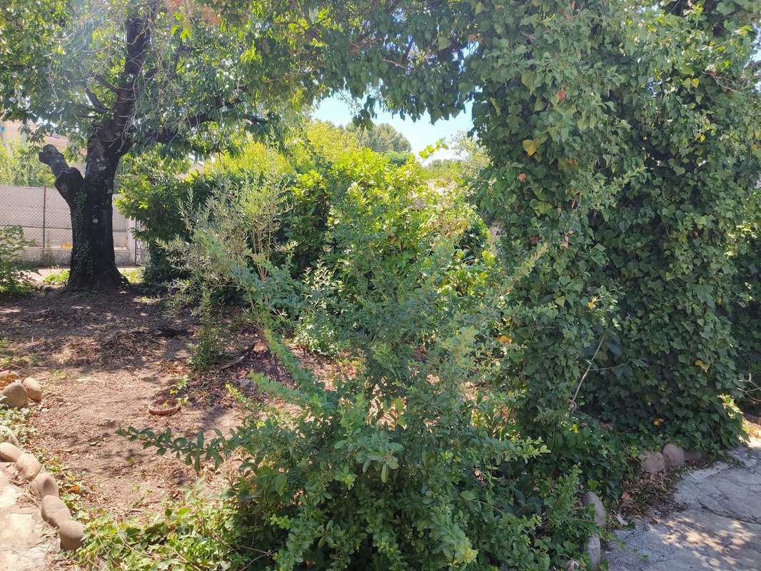 Maison à LE PUY-SAINTE-REPARADE