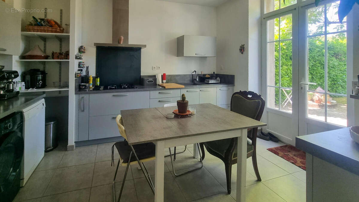 cuisine - Maison à BELVEZE-DU-RAZES