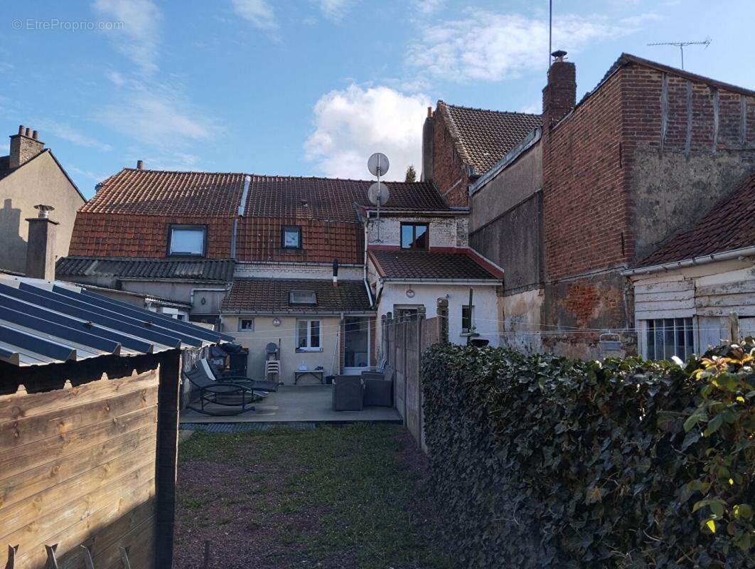 Maison à FRUGES