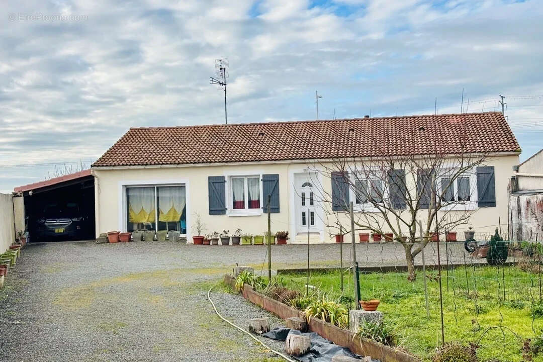 Maison à BOURCEFRANC-LE-CHAPUS