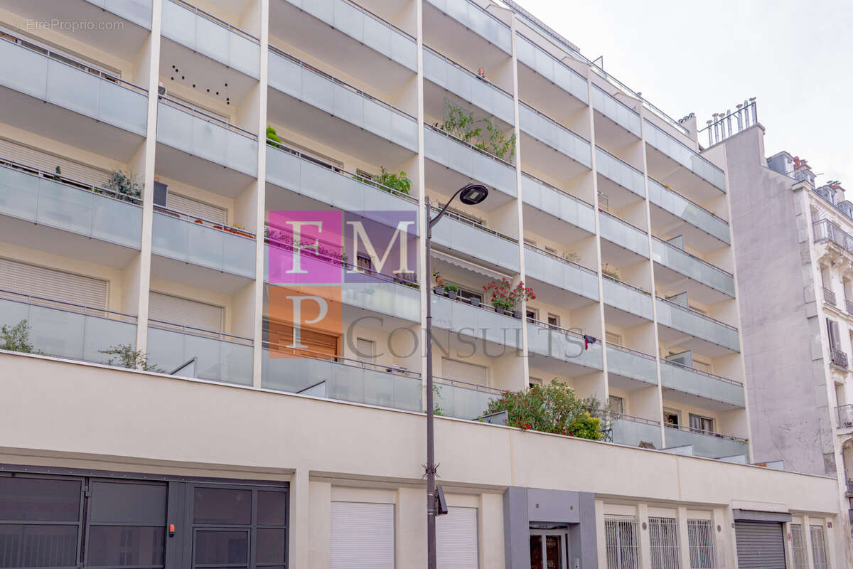 Paris 18e   Rue Stephenson   Superbe 2 pièces refait à neuf dans une résidence récente avec ascenseur - photo 2