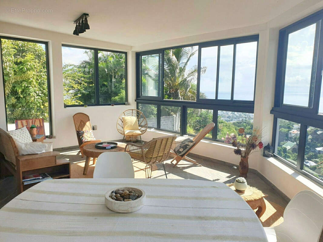 Maison 202 m² à Saint-Denis  - photo 9