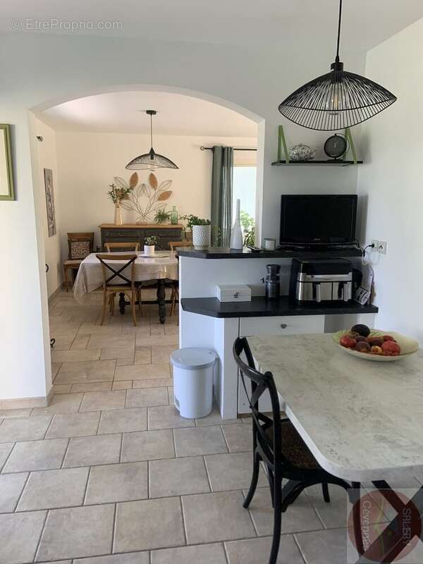 Villa de plain-pied de 156m² et son terrain de 2522m² - photo 4