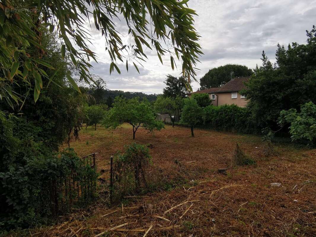   - Terrain à AUBENAS