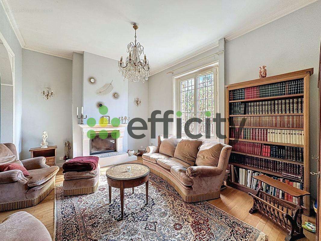 Maison à LUMIGNY-NESLES-ORMEAUX