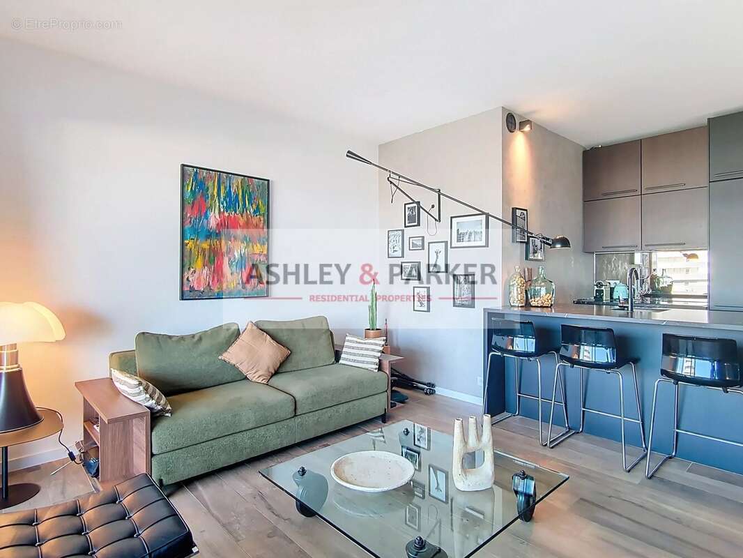 Appartement à VILLENEUVE-LOUBET