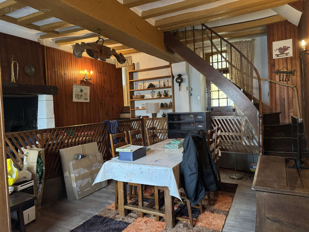 Maison à BELLOU-LE-TRICHARD