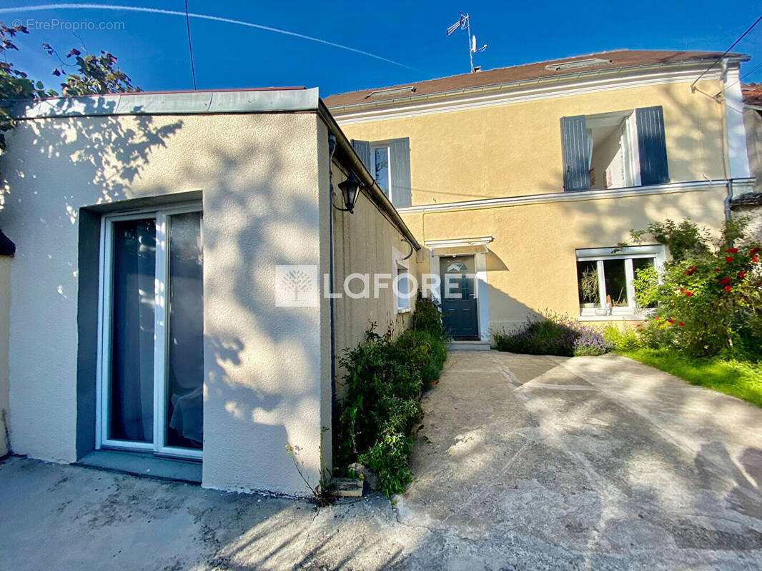 Maison à LE MEE-SUR-SEINE