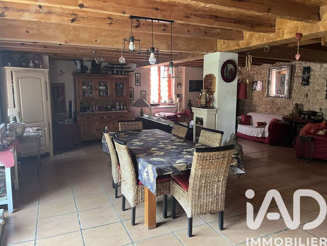Maison 114 m² à Meursac  - photo 5