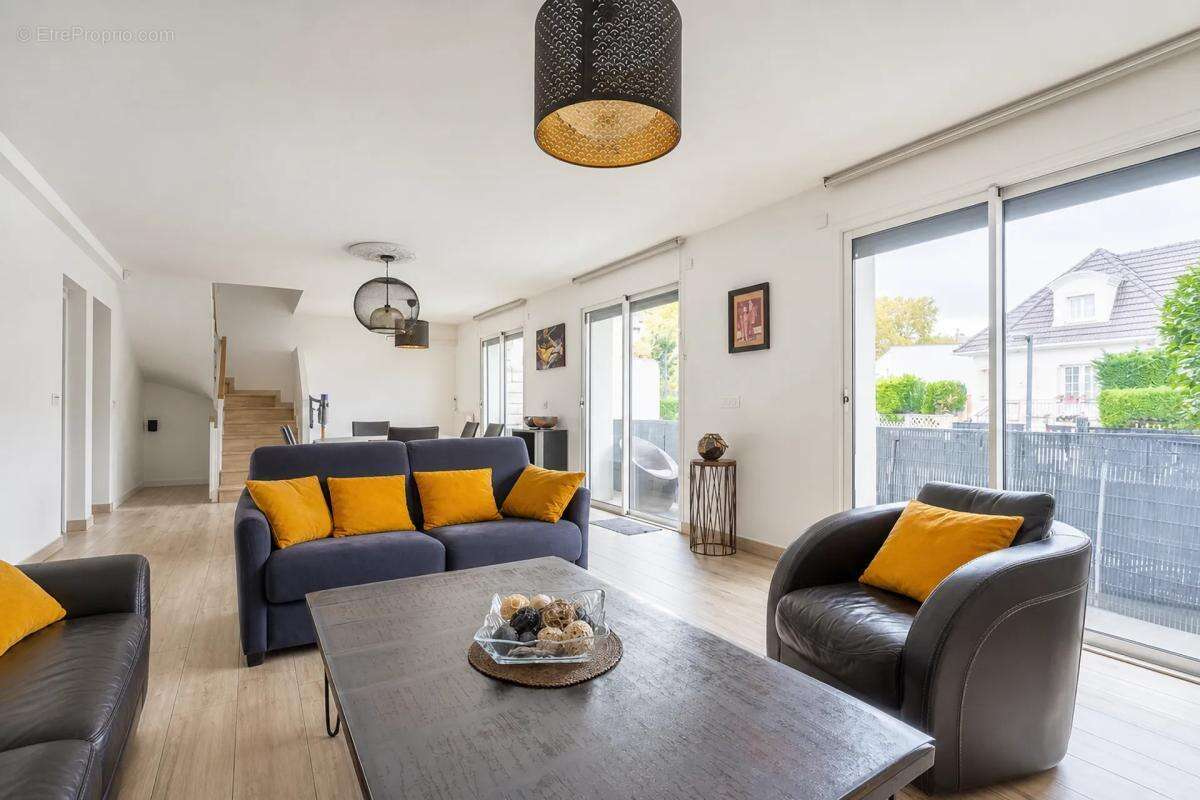 Maison spacieuse et rénovée à Romainville - photo 2