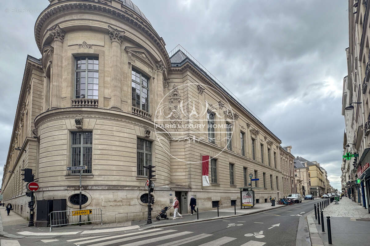 Appartement à PARIS-1E