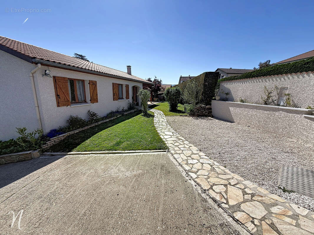 Maison à SAINT-MARTIN-LA-PLAINE