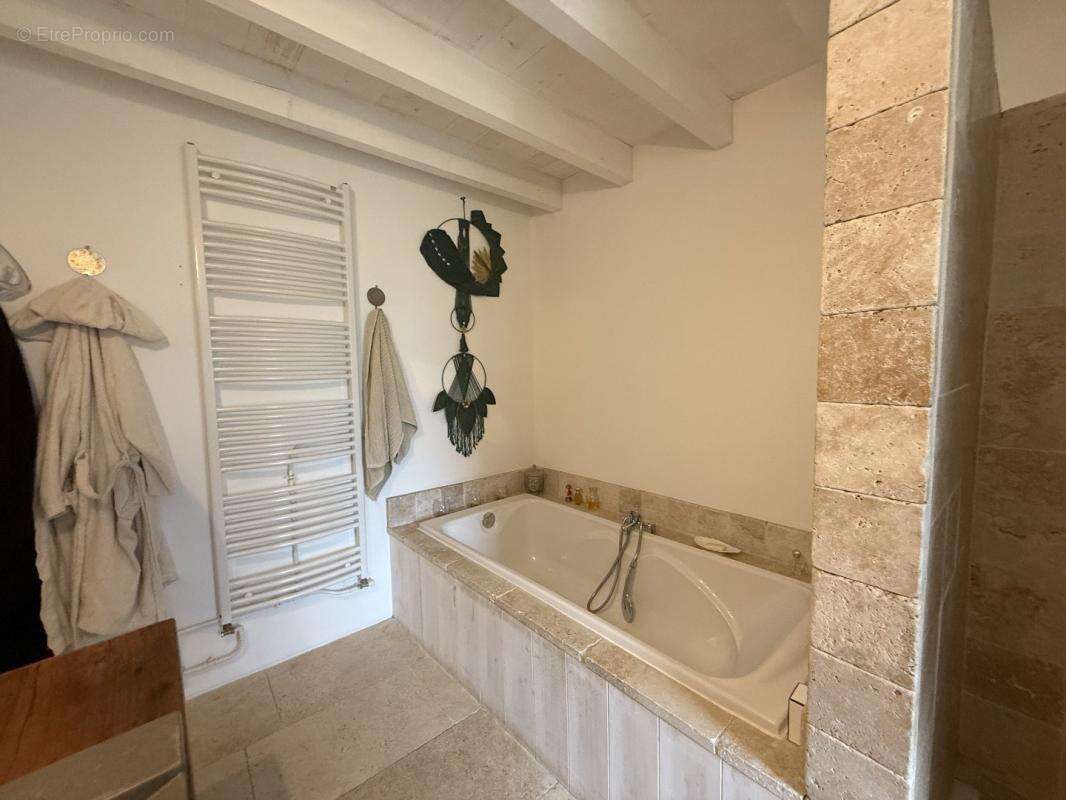 Maison à VIC-FEZENSAC