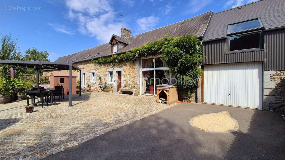 Maison à SAINT-GERMAIN-EN-COGLES