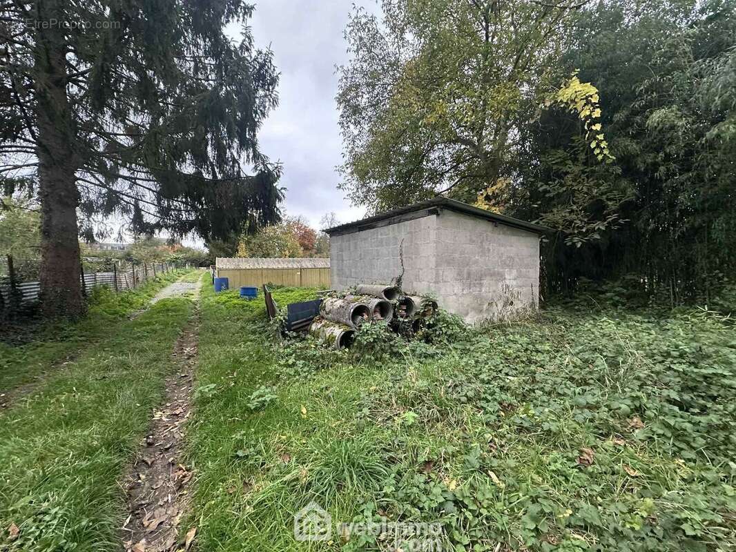 Idéal pour le stockage - Terrain à LIESSE-NOTRE-DAME