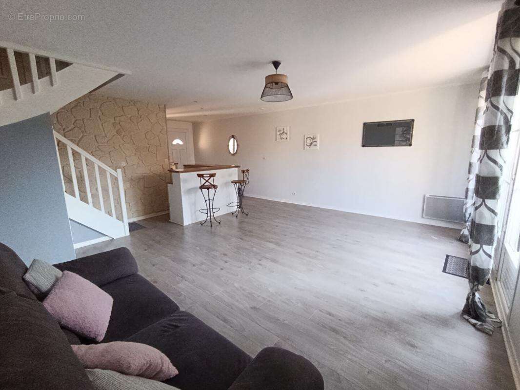 Maison à SAINT-PIERRE-DU-PERRAY