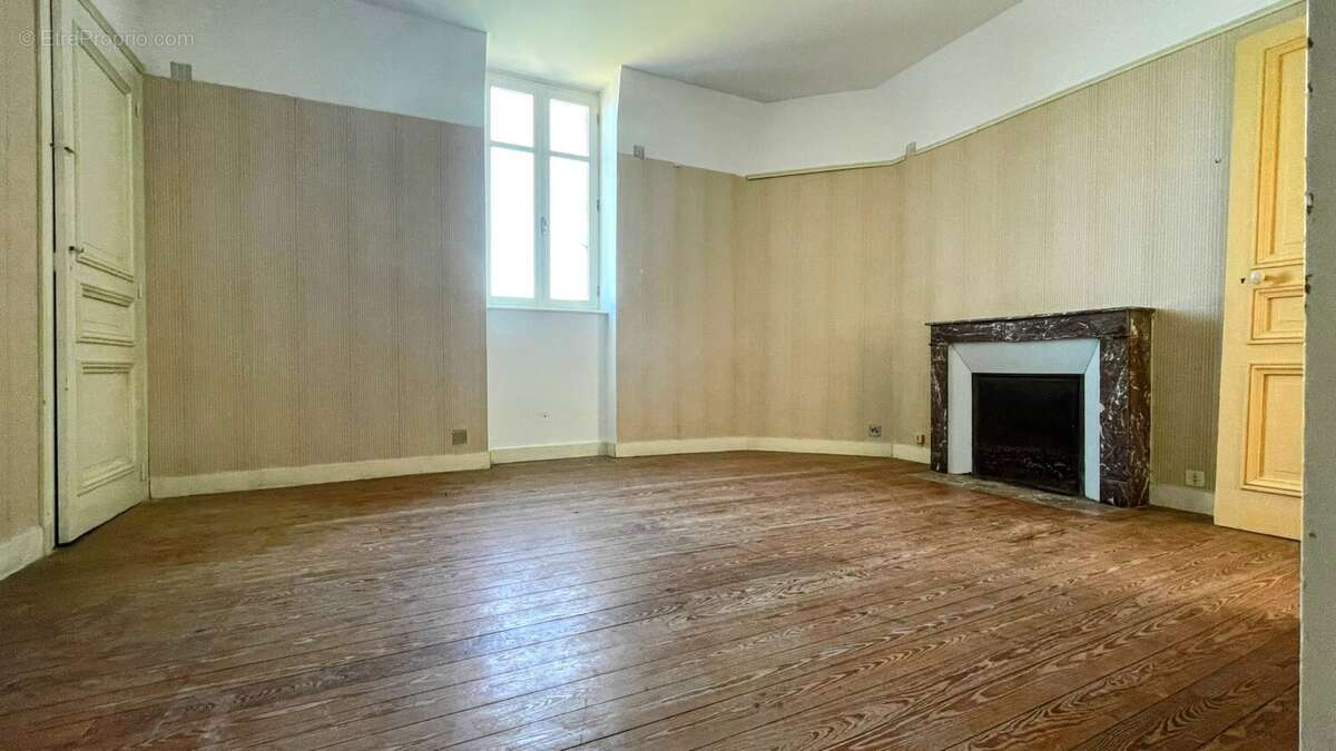 Salle à manger avec  - Appartement à DINARD