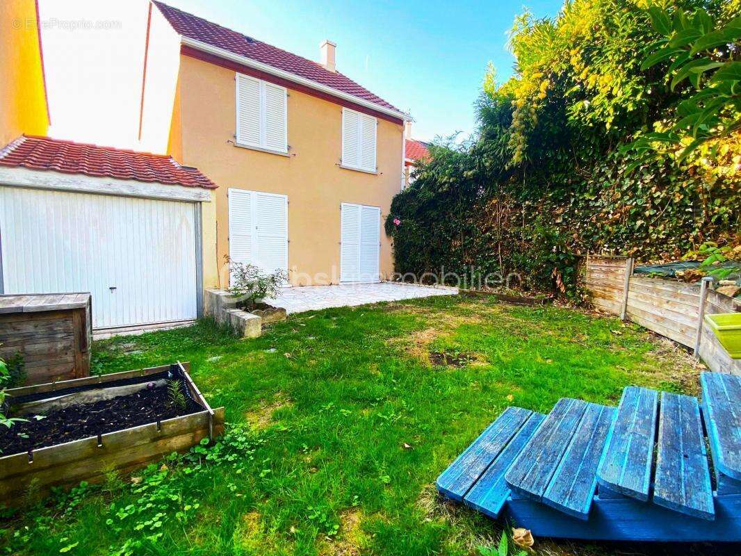 Maison à SAINT-GERMAIN-LES-ARPAJON