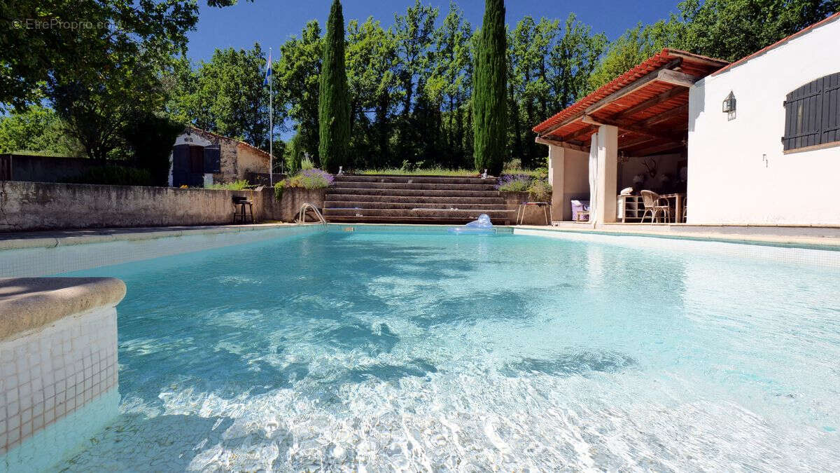VILLECROZE,   propriété sur 4.2 hectares, bastide de charme, poolhouse, piscine, bassin, cabanon et oliveraie. - photo 15