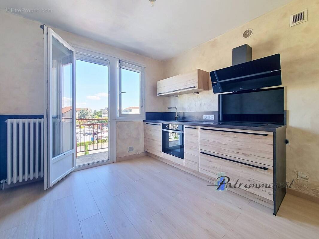 Appartement à MONTROND-LES-BAINS