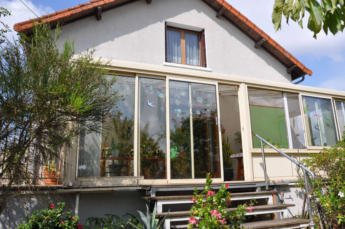 VENTE EN VIAGER OCCUPE, Beau pavillon de 1966, avec 4 chambres, grand jardin paysager et vues superbes... - photo 4