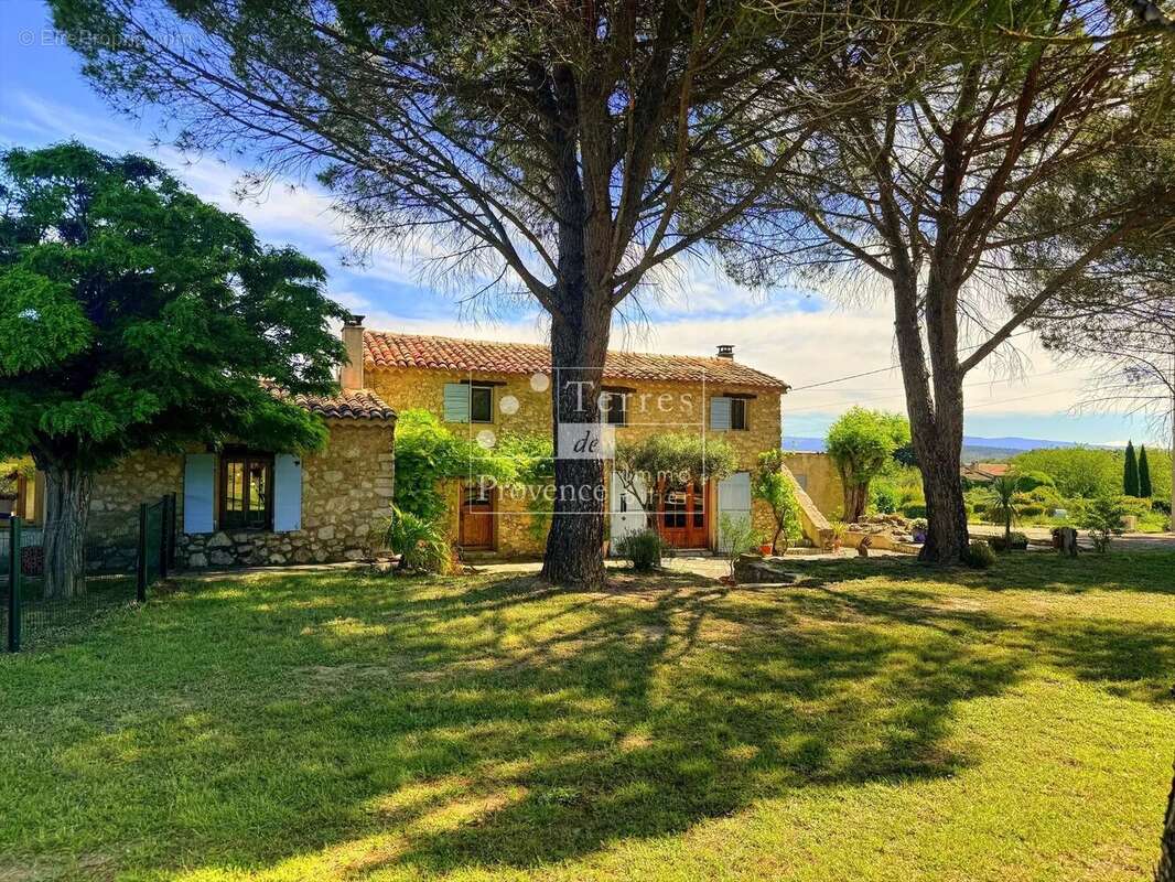 Maison à FOX-AMPHOUX