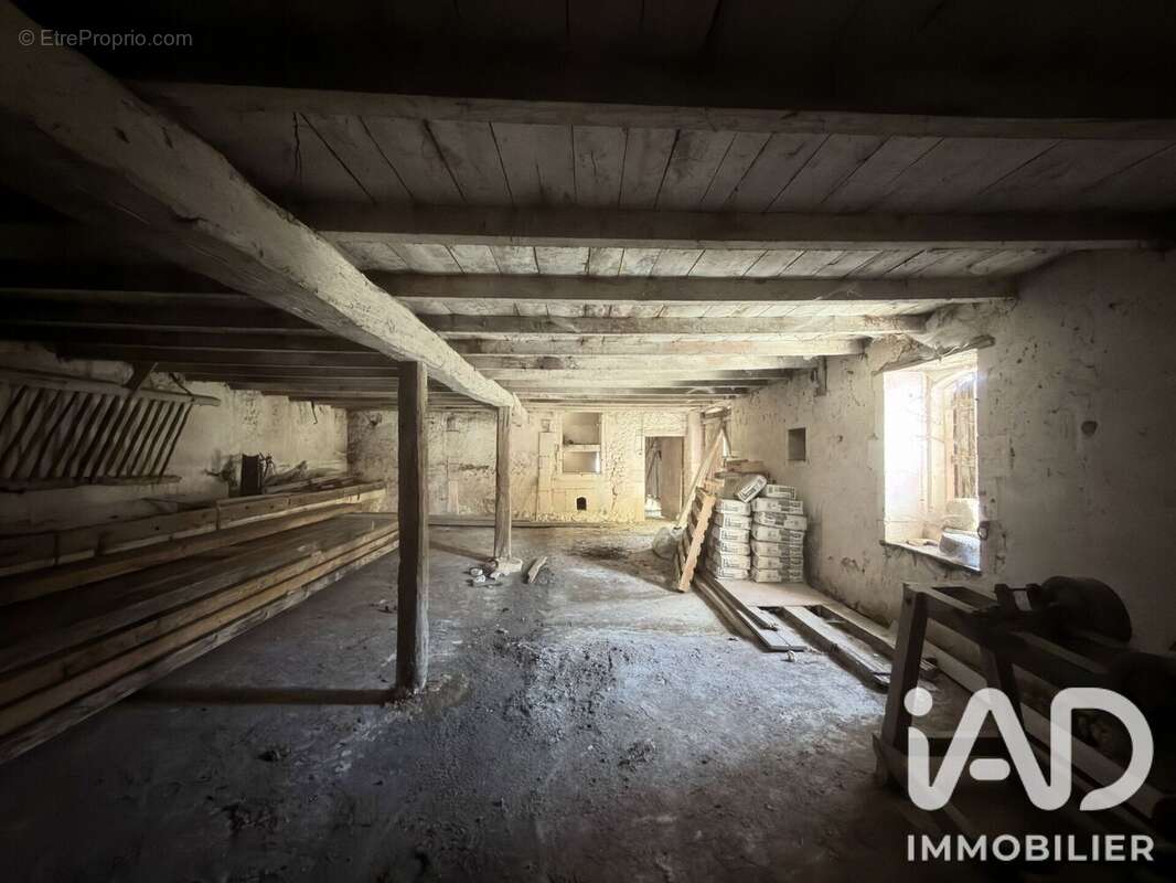 Maison 370 m² à Bouteville  - photo 9