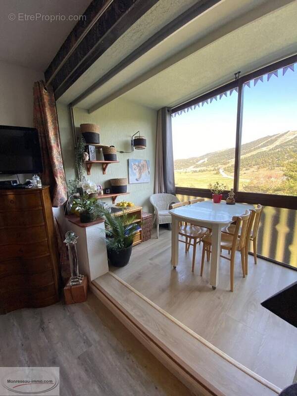 Appartement à GREOLIERES