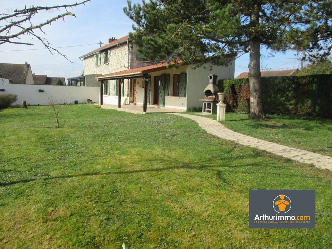 Maison à NEUFCHATEL-SUR-AISNE