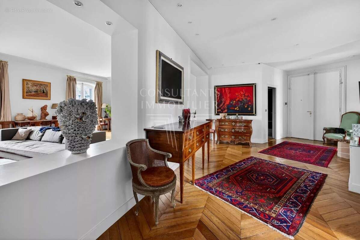 Appartement à PARIS-16E
