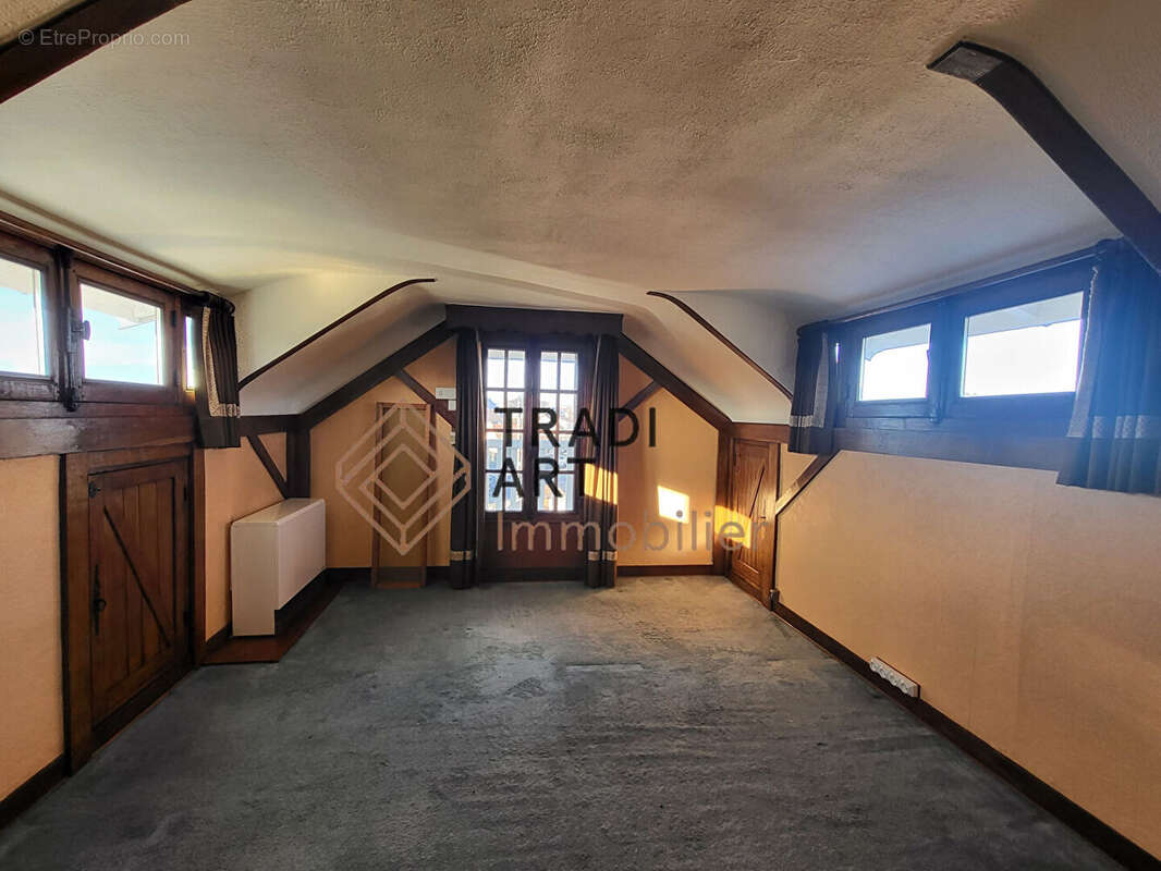 Maison à SAINTE-GENEVIEVE-DES-BOIS