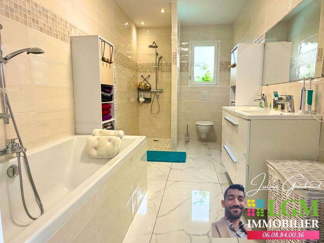 NÎMES - PETIT VEDELIN  - Maison contemporaine d’exception avec piscine chauffée & grand garage - 156 m² de confort et de lumière - photo 11