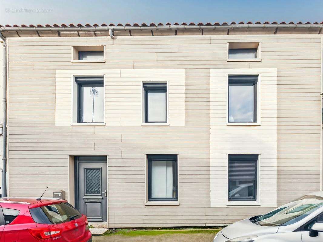 Maison à SAINT-AMAND-SUR-SEVRE