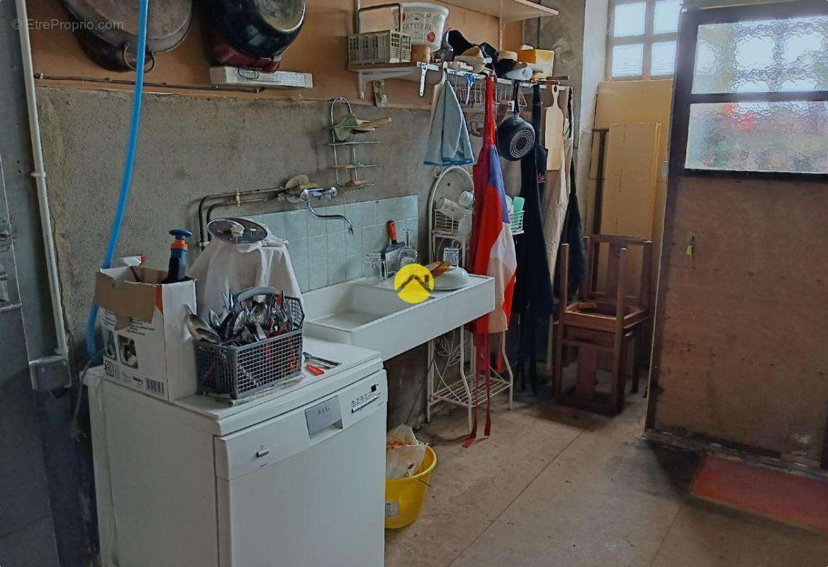 2 maisons et grands garages - photo 17