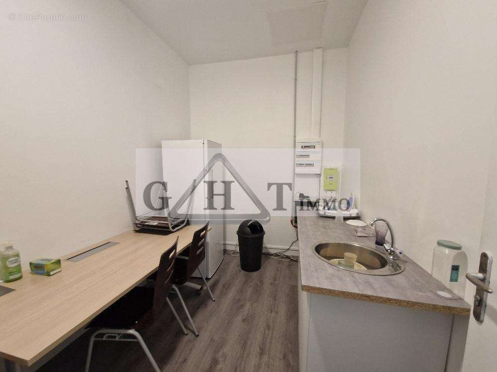 A vendre 593 m²  entrepot bureaux a tremblay en france - photo 4