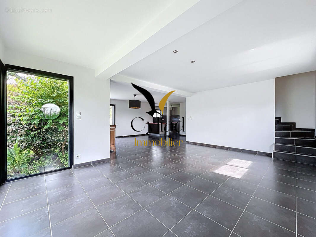 Maison à PLOUER-SUR-RANCE