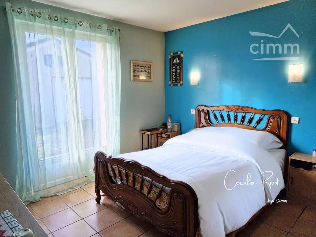 Maison à SAINT-CHRISTOLY-DE-BLAYE